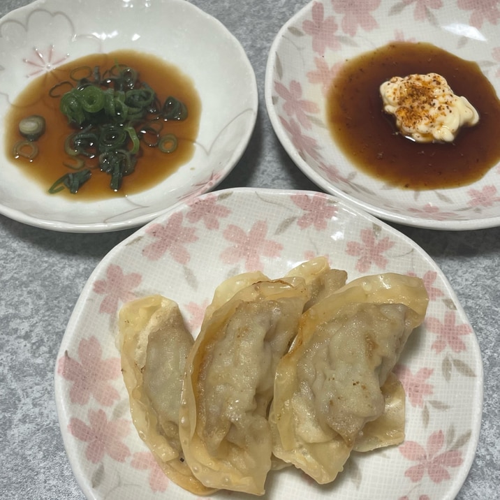 市販の餃子を素揚げ 七味醤油マヨとネギポンで食べる